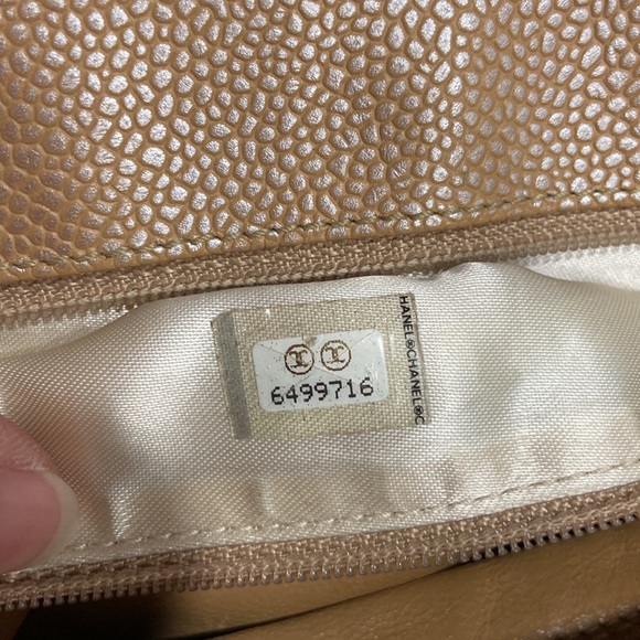 CHANEL Iridescent Pearl Caviar Tote bag - Picture 13 of 14